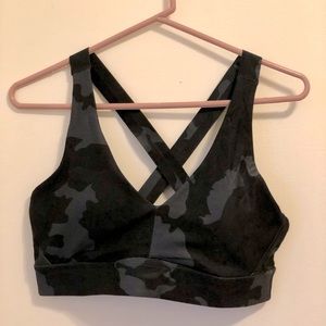 Prana Layna Sports Bra - Medium - Black Camo